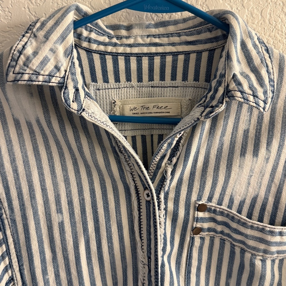 We The Free *oversized* white and and navy pinstriped distressed top - Picture 6 of 7